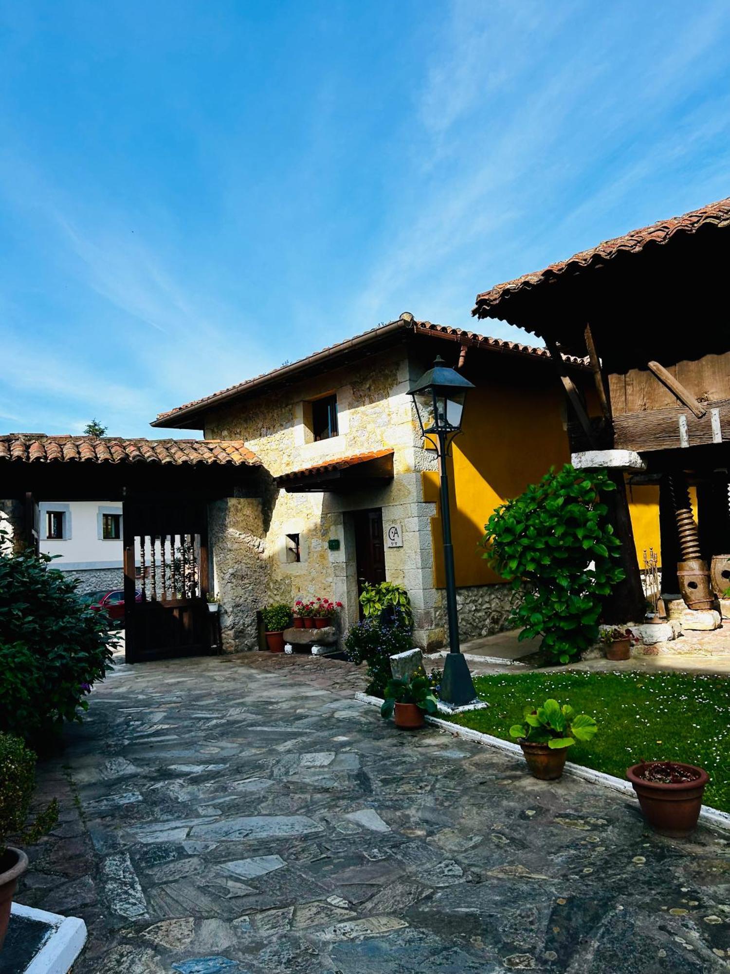 Apartamentos Rurales L'Arquera Llanes Kültér fotó