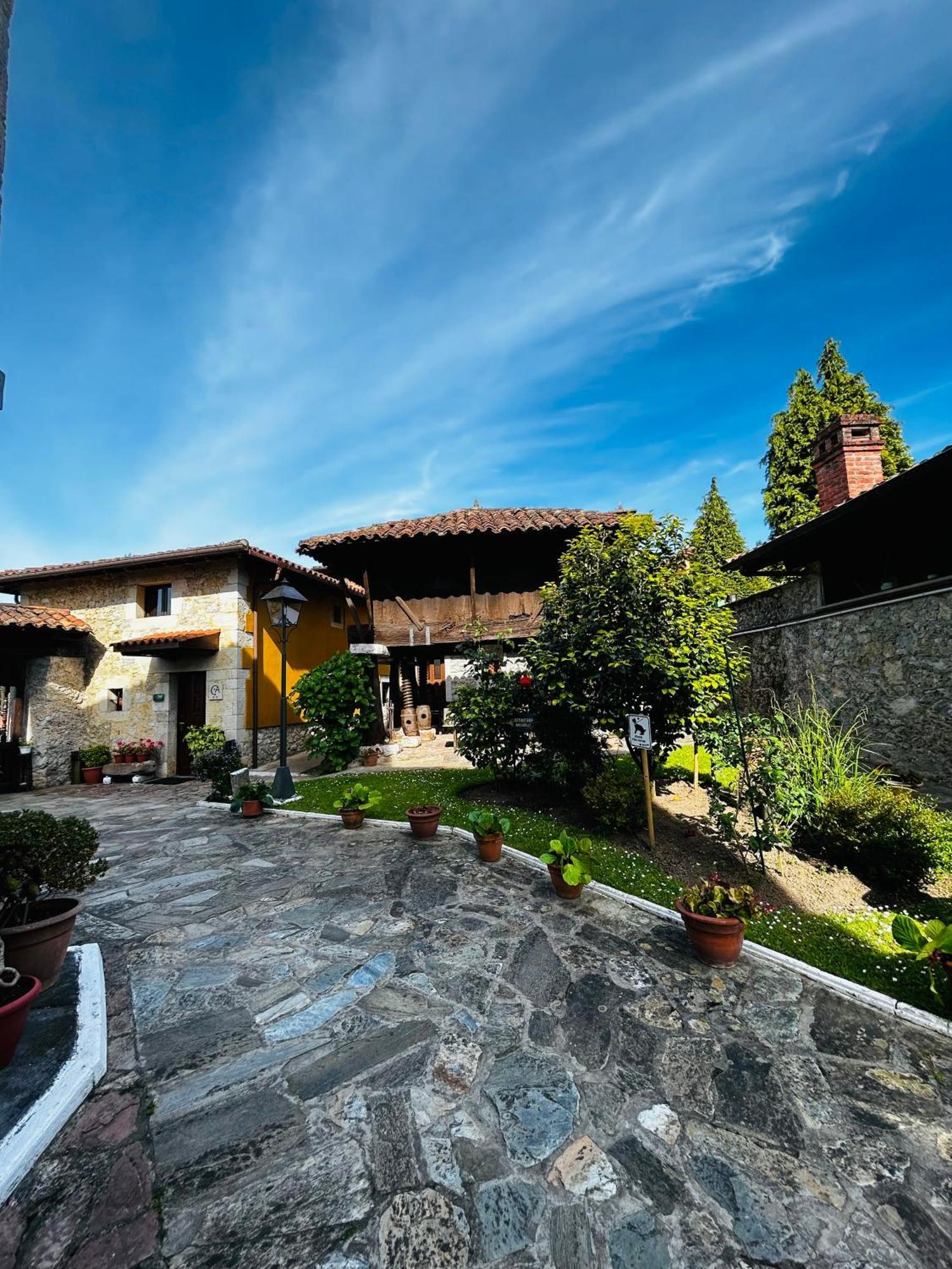 Apartamentos Rurales L'Arquera Llanes Kültér fotó